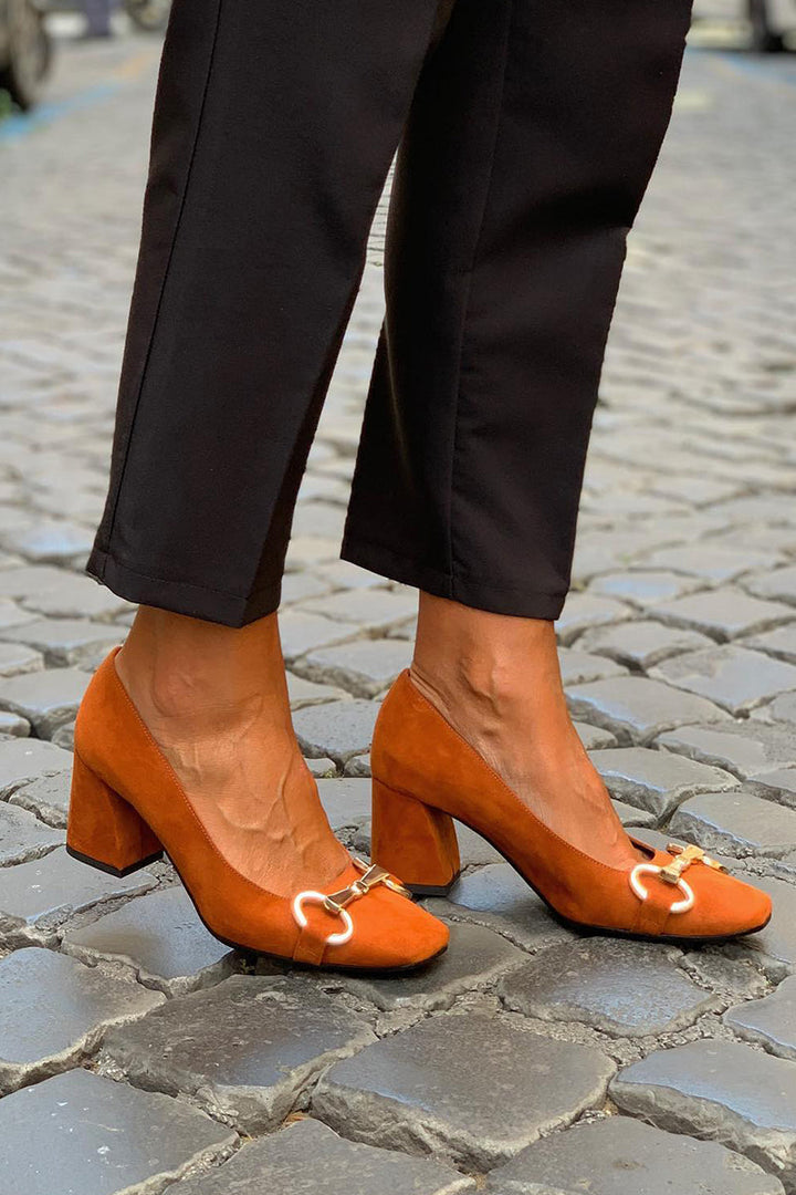 Alvessa | Colorful sandals with square toe and decorative block heel strap
