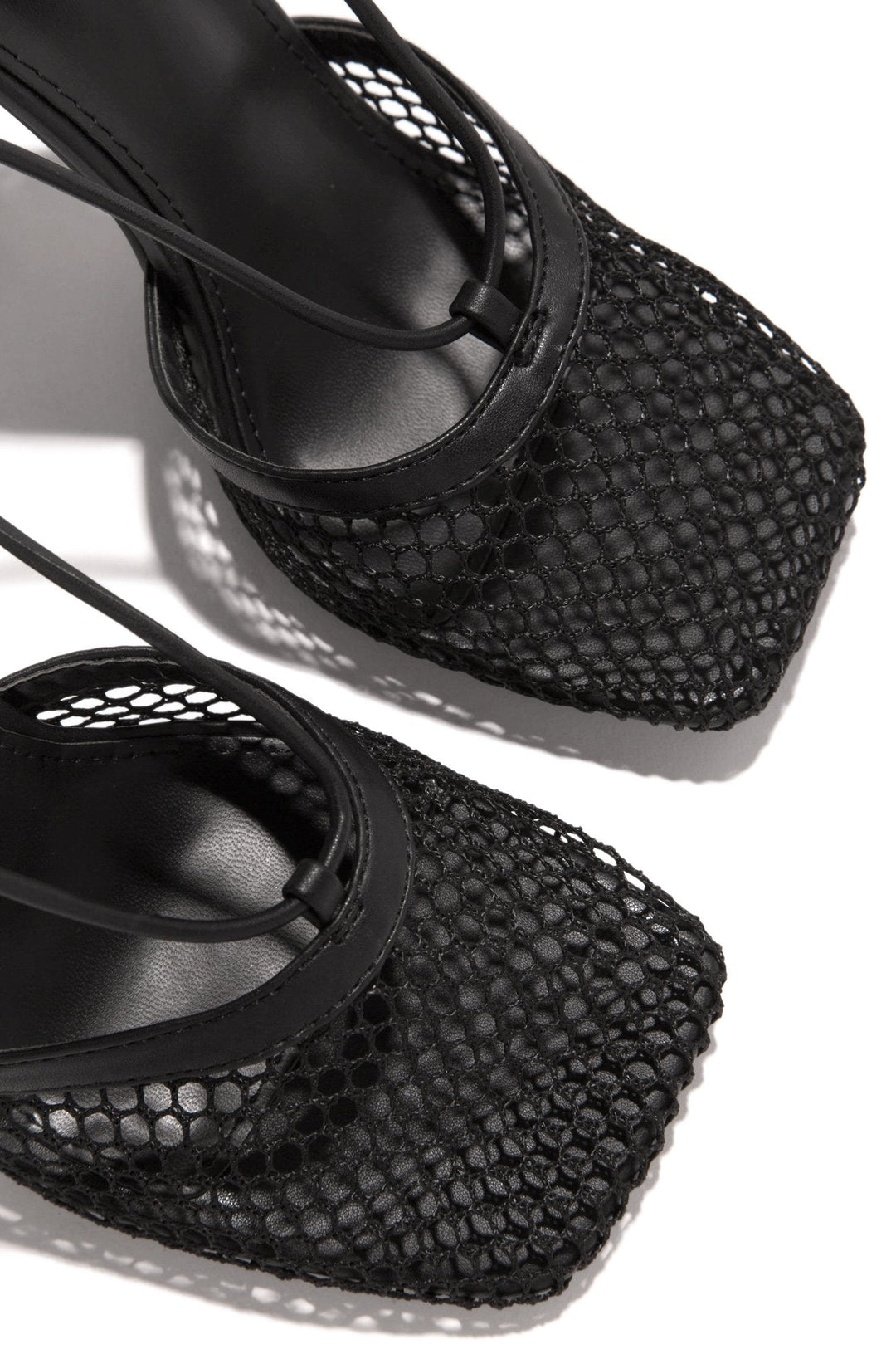 Effortlessly Elegant Heels with a Timeless Design