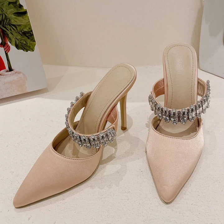 Beautifully Finished Heels in a Timeless Design