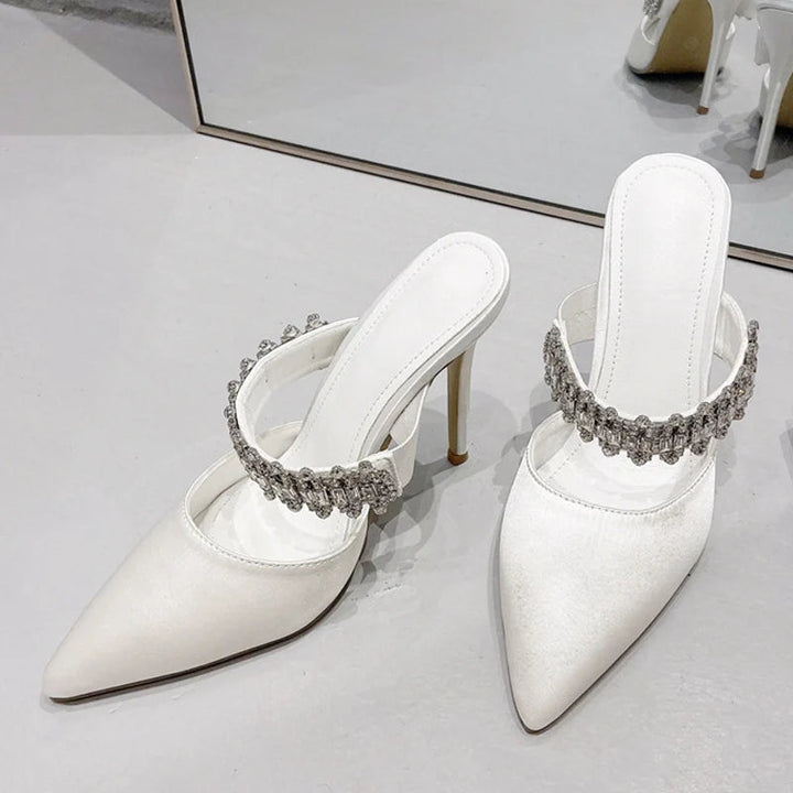 Beautifully Finished Heels in a Timeless Design