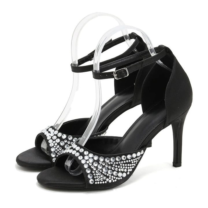 Beautifully Finished Heels in a Timeless Design