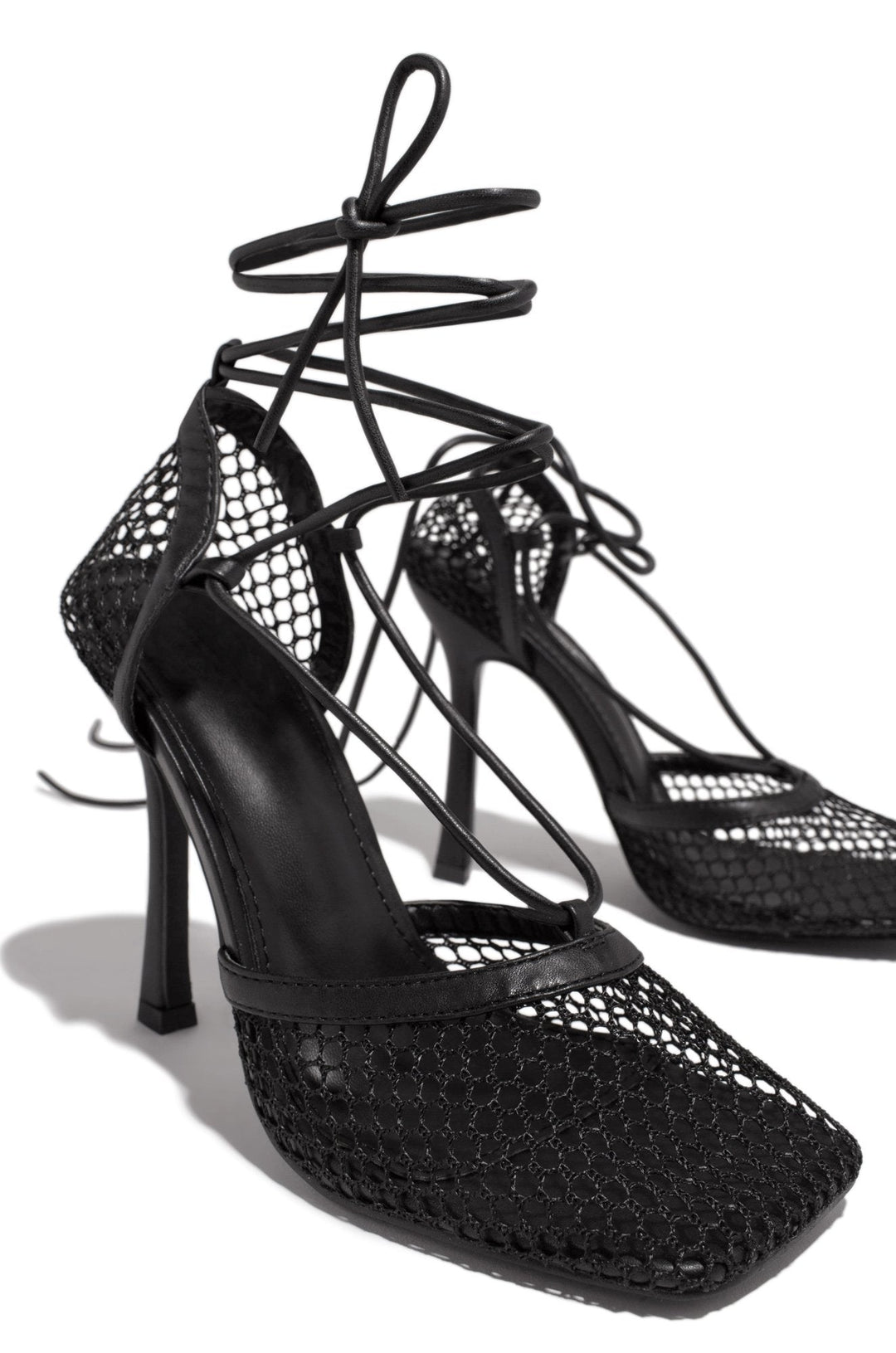 Effortlessly Elegant Heels with a Timeless Design